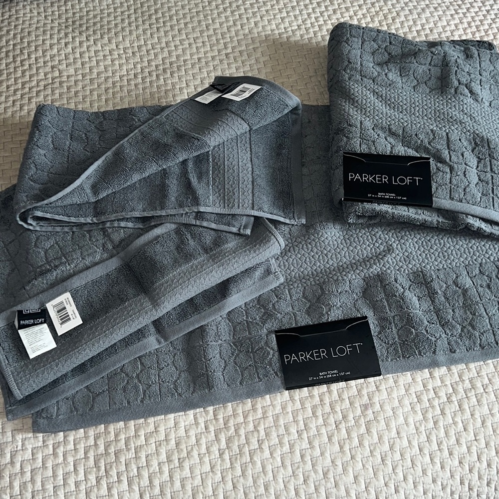 Parker Loft towel set of 4. New!